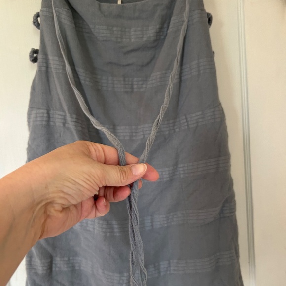 Free People Gray Blue Linen Texture Tank Top Cut Out Shoulder StripeTies Size M - Picture 3 of 11